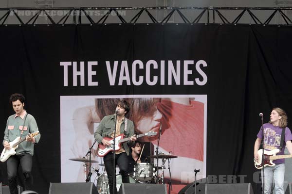 THE VACCINES - 2011-08-28 - SAINT CLOUD - Domaine National - Grande Scene - Justin Hayward-Young - Peter Gareth Christopher Robertson - Árni Árnason - Freddie Cowan